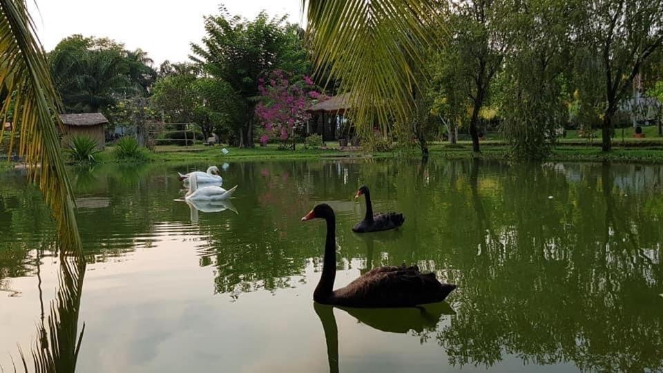 Отель Les Hameaux De L'Orient Хошимин Экстерьер фото